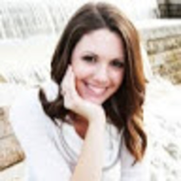 Meet your Posher, Laura - Picture 1 of 1
